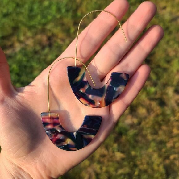 BaubleBar Faidra Resin Drop Earrings in Navy - Picture 7 of 8